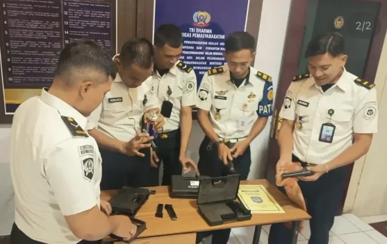 Jaga Kesiapsiagaan Pengamanan, Lapas Tondano Laksanakan Perawatan Senjata