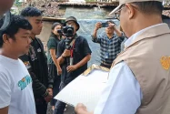 Dirjen AHU Serahkan Dokumen Kependudukan Kepada 7 Warga Bitung Keturunan Filipin