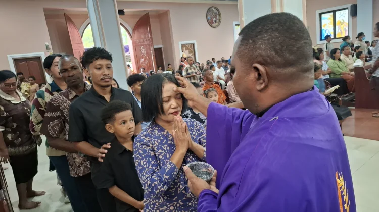 Menemukan Koneksi Manusiawi di Balik Simbol Abu
