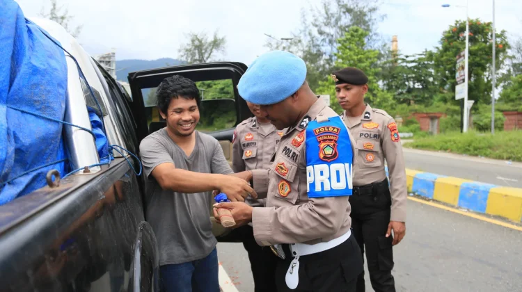 Amankan Ramadhan, Polisi Gelar Razia Pekat di Pantai Maruni