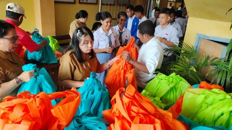 SMA Negeri 1 Manokwari Terima MBG Menu Kering Selama Ramadhan