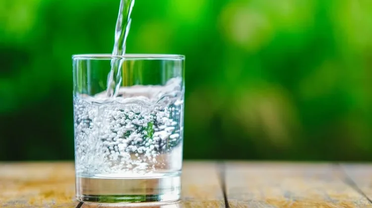 Cara Minum 3 Liter Air saat Puasa