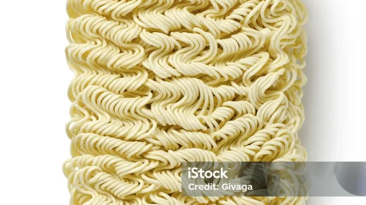 Bahaya Makan Mie Instan Mentah