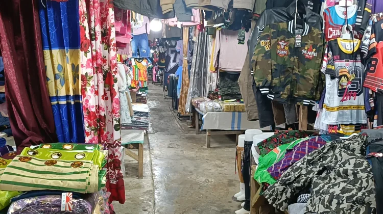 Pasar Pakaian Bintuni Masih Sepi saat Ramadan