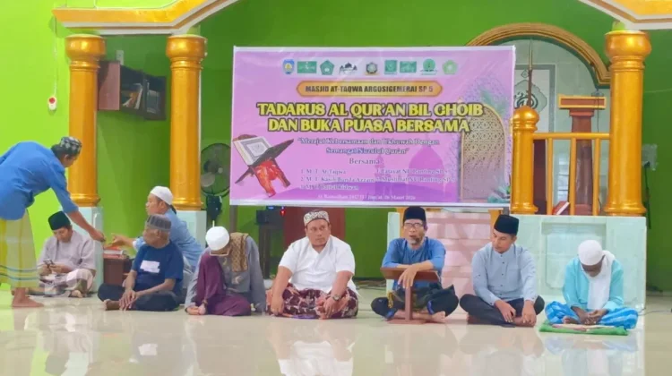 Khotmil Qur'an Ramadhan Perkuat Silaturahmi Warga Argosigemerai Bintuni