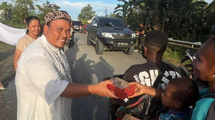 Pakuwodjo Teluk Bintuni Gelar Aksi Berbagi Takjil Ramadhan