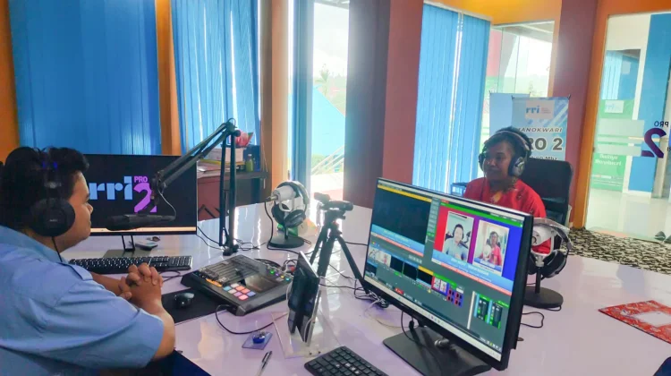 Menjawab Keinginan Pelanggan lewat Rajutan Khas Manokwari