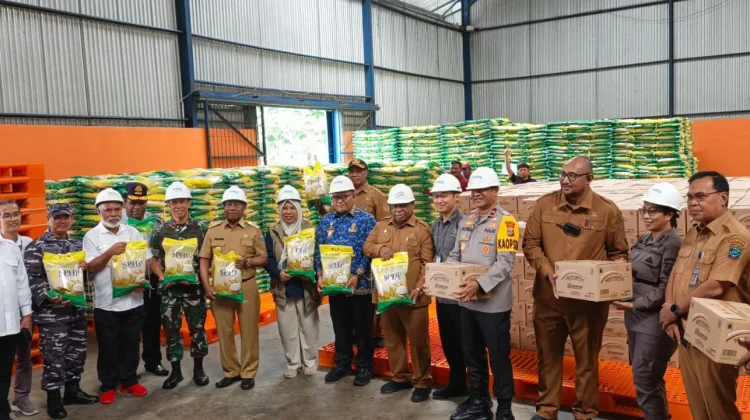 Pemprov Papua Barat Sidak Bandara dan Stok Pangan