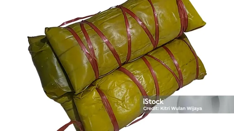 Buras, Kuliner tradisional yang sarat makna dan cita rasa.