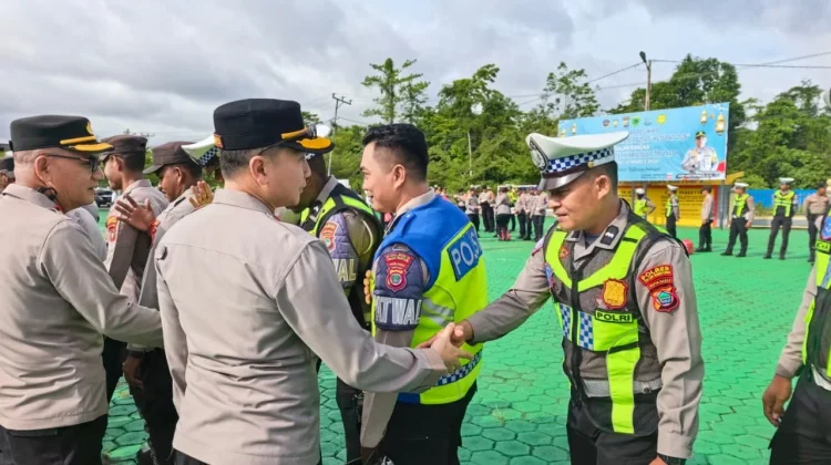 Kapolres Teluk Bintuni Pimpin Apel dan Halalbihalal