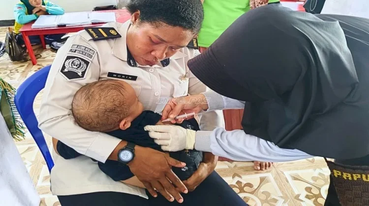 Lapas Perempuan Manokwari Dampingi Anak Warga Binaan Ikuti Imunisasi di Posyandu