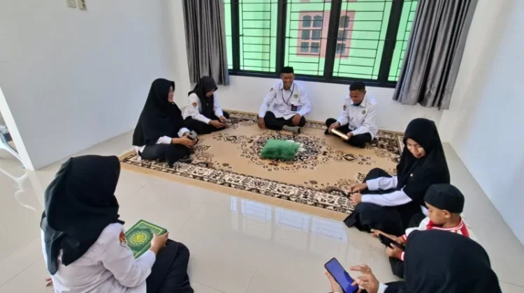 Pengajian Awali Hari Kerja Pegawai Kemenag Teluk Wondama