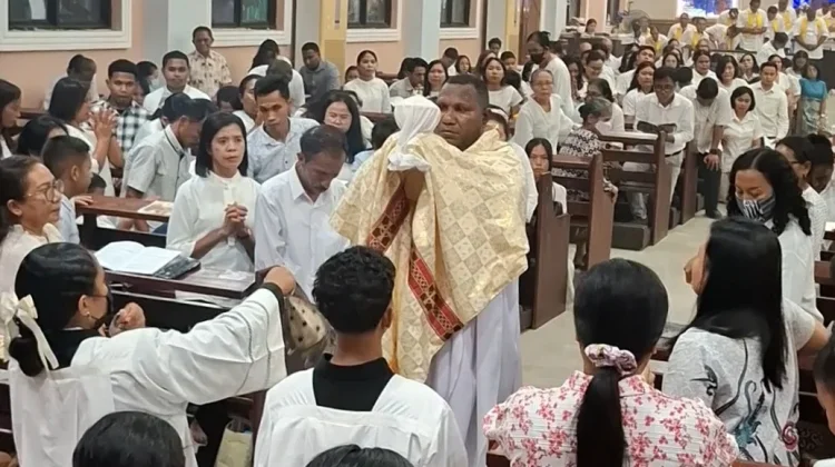 Ribuan Umat Paroki Imanuel Sanggeng Mengikuti Misa Kamis Putih