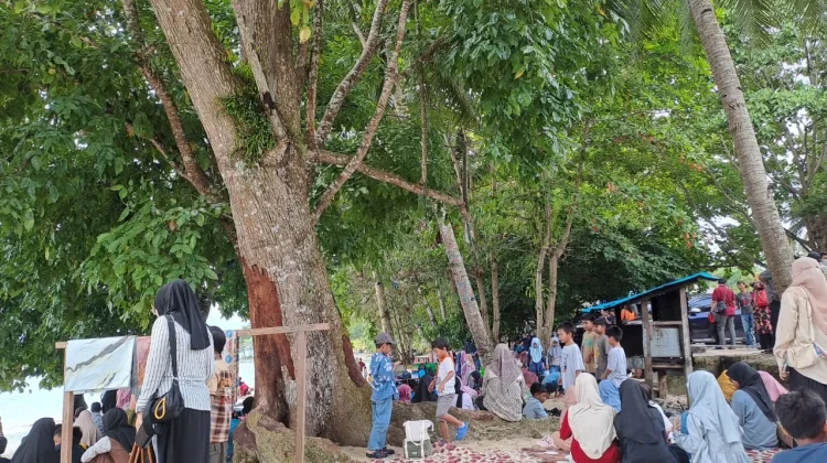 Pasir Putih Jadi Favorit Wisata Libur Paskah di Manokwari