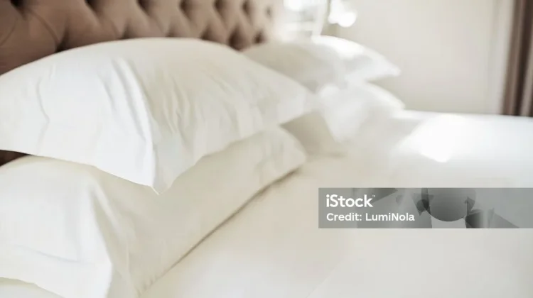 Cara Menggunakan Bantal yang Benar untuk Tidur Nyaman