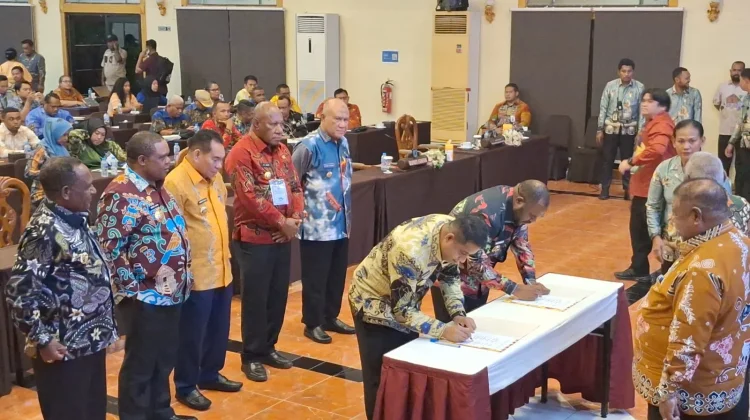 Bupati Bintuni Usul Prioritas Infrastruktur di Raker Bupati Se-Papua Barat