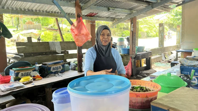 Gado-Gado Pantai Pasir Putih Jadi Buruan Wisatawan