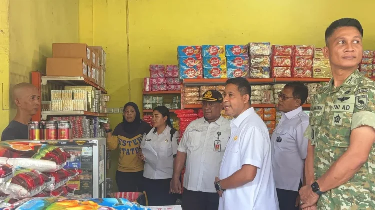 Bupati Teluk Bintuni Sidak Harga, Temukan Kenaikan Gula dan Minyak