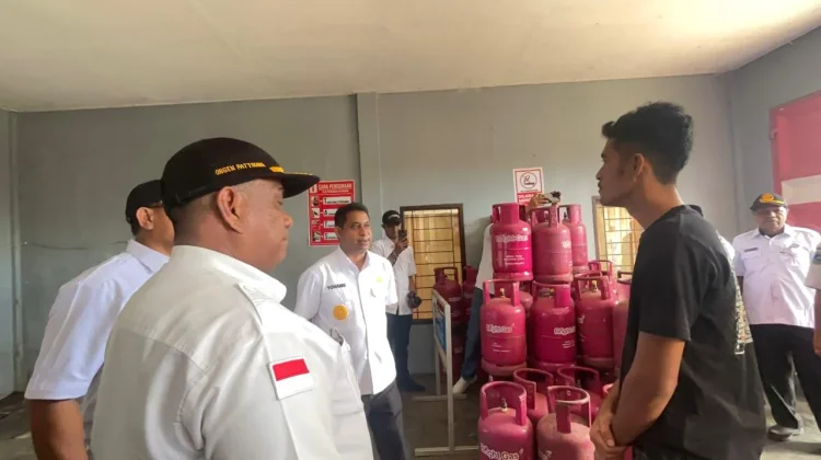 Bupati Teluk Bintuni Turun Tangan Awasi Harga BBM