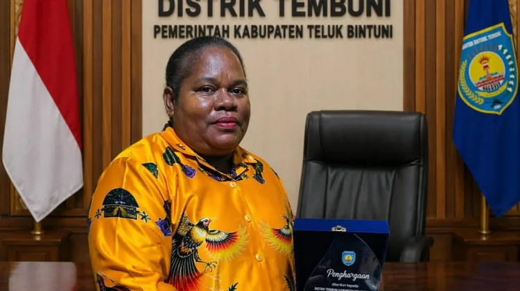 Distrik Tembuni Terima Penghargaan dari Pemkab Teluk Bintuni