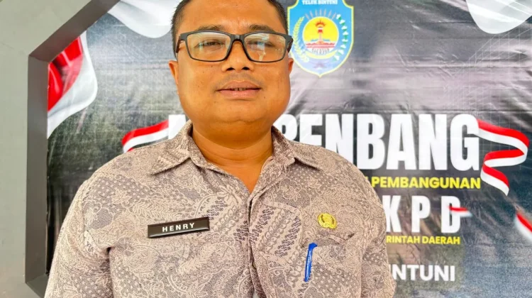 Dikbudpora Teluk Bintuni Salurkan Bantuan Pendidikan Lebih Cepat