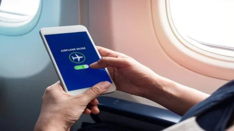 Bukan hanya untuk terbang ini alasan handphone punya mode pesawat