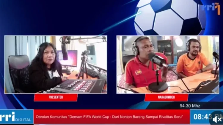 RRI Manokwari Bahas Demam FIFA World Cup Komunitas