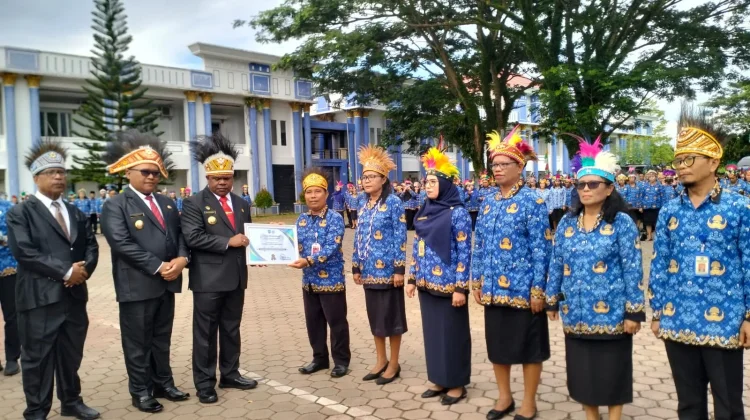 MTsN Manokwari Raih Predikat Adiwiyat di Hardiknas 2026
