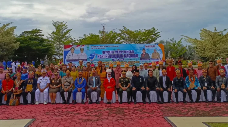 Hardiknas 2026, Wagub Papua Barat Tekankan Peran Guru Cetak Generasi Unggul