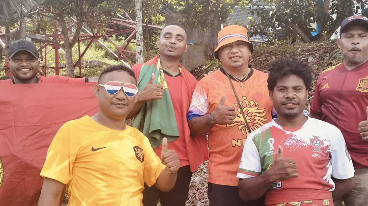 Fans Sepak Bola Manokwari Sambut Siaran Piala Dunia 2026