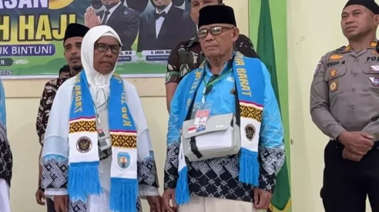 Pasangan Lansia Teluk Bintuni Semangat Tunaikan Ibadah Haji