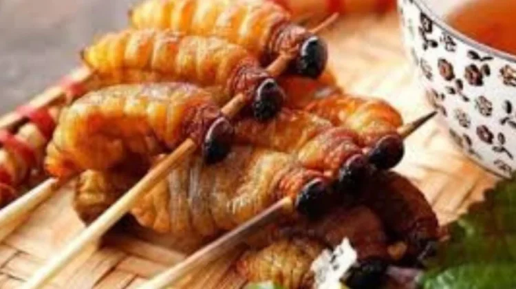 Mengenal Sate Ulat Sagu dari Timur Papua