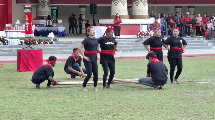 Tarian Saureka-Reka Meriahkan Perayaan HUT Pattimura ke-209 di Manokwari