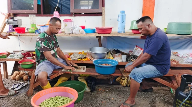 Kesuksesan TMMD ke-128 Kodim 1801/Manokwari Didukung Kerja Keras Tim Dapur Umum