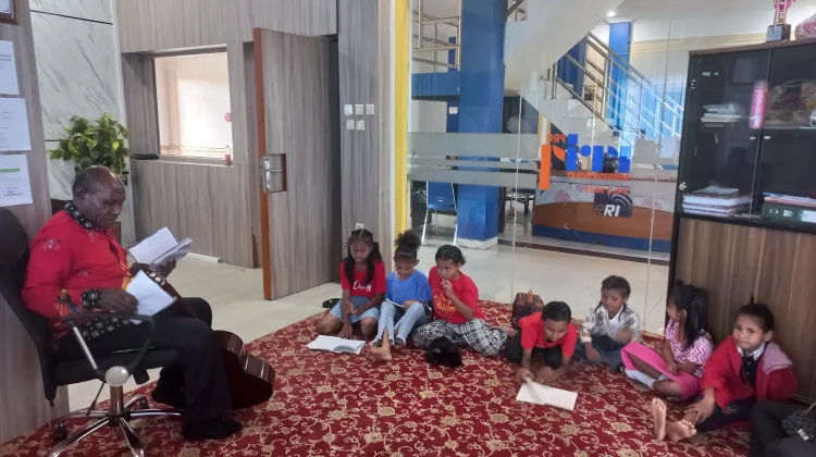 Anak-anak Antusias Ikuti Siaran Edukasi Bahasa Mandarin