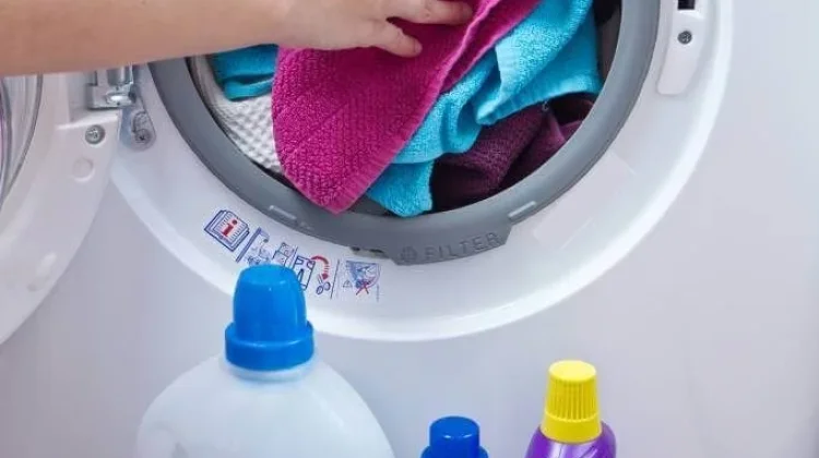 Cara Mudah Menghilangkan Jamur di Baju agar Tetap Bersih dan Awet