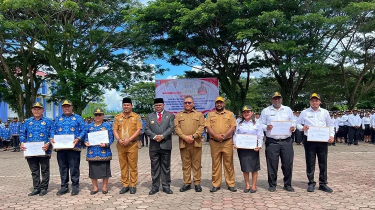 Bupati Lantik Ratusan PPPK dan CPNS Manokwari