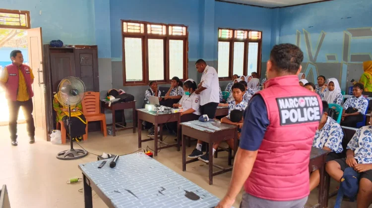 Polisi Bintuni Edukasi Bahaya Narkoba di SMP Muhammadiyah