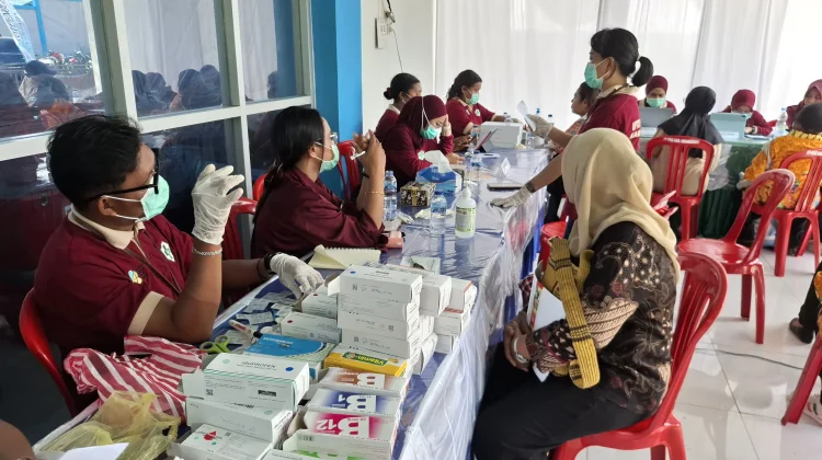 Warga Antusias Manfaatkan Pelayanan Kesehatan Gratis HKG PKK ke-54 di Manokwari
