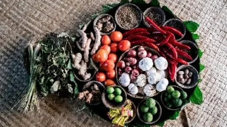 Masakan dengan racikan  Bumbu Dapur yang tepat, adalah Cara Alami Menja