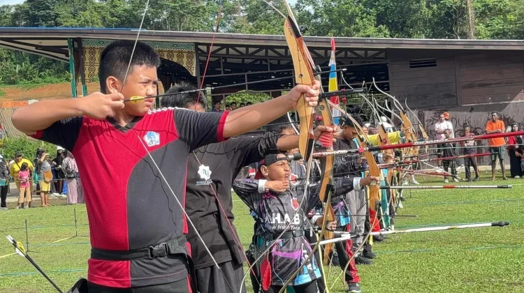 Ratusan Pelajar Meriahkan Lomba Panahan HUT Bintuni Ke-23