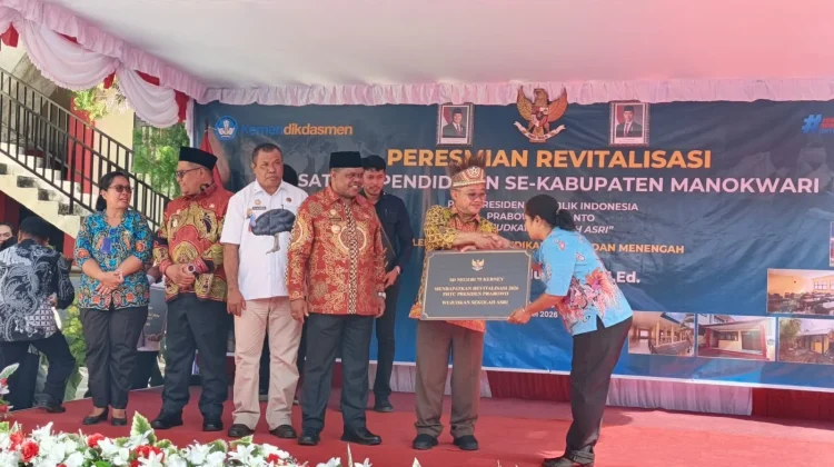 Revitalisasi Sekolah Hadir untuk SD Terpencil di Masni Utara