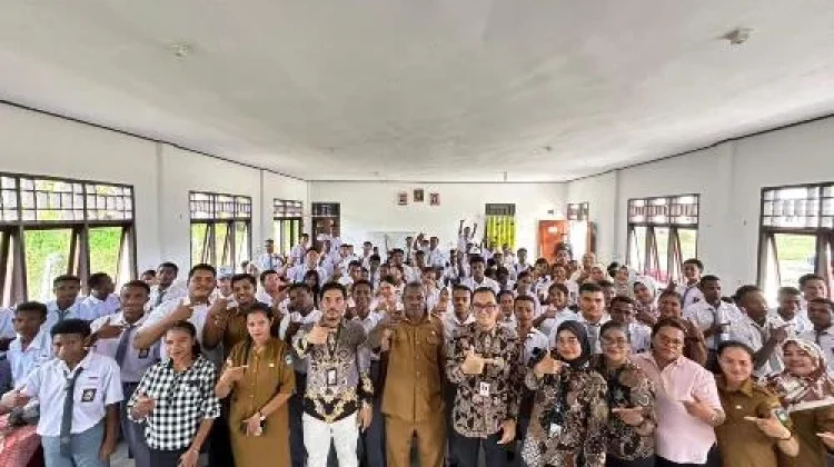 OJK Perluas Edukasi di Teluk Wondama, ASN Diajak Waspadai Aktivitas Ilegal