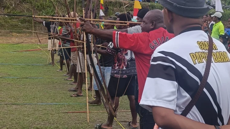135 Peserta Ramaikan Lomba Panahan Tradisional Teluk Bintuni