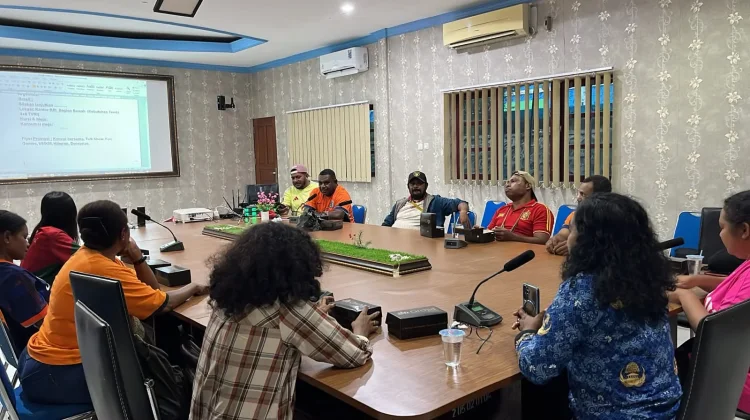 Kampung Bola Fanimo Ramaikan Konvoi Akbar Piala Dunia di Manokwari