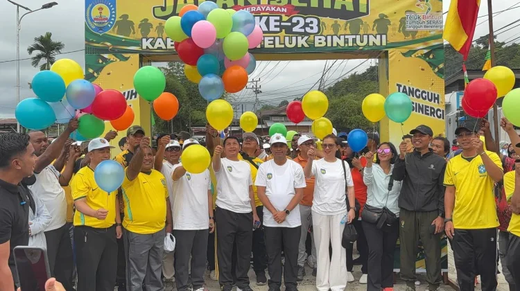 Demam Piala Dunia Semarakkan Jalan Santai HUT Bintuni