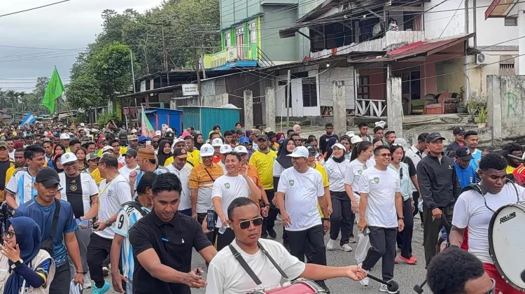 Demam Piala Dunia Semarakkan Jalan Santai HUT Bintuni