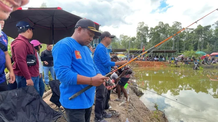 Ratusan Warga Antusias Ikuti Lomba Mancing HUT Bintuni