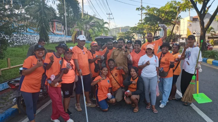 Holland Fans Club Turun Bersih-Bersih Kota, Dukung Pesparawi Nasional XIV