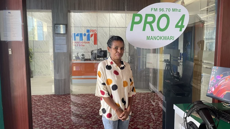 Berawal dari Keluarga, Ruth Puadi Konsisten Lestarikan Sagu Bakar Papua